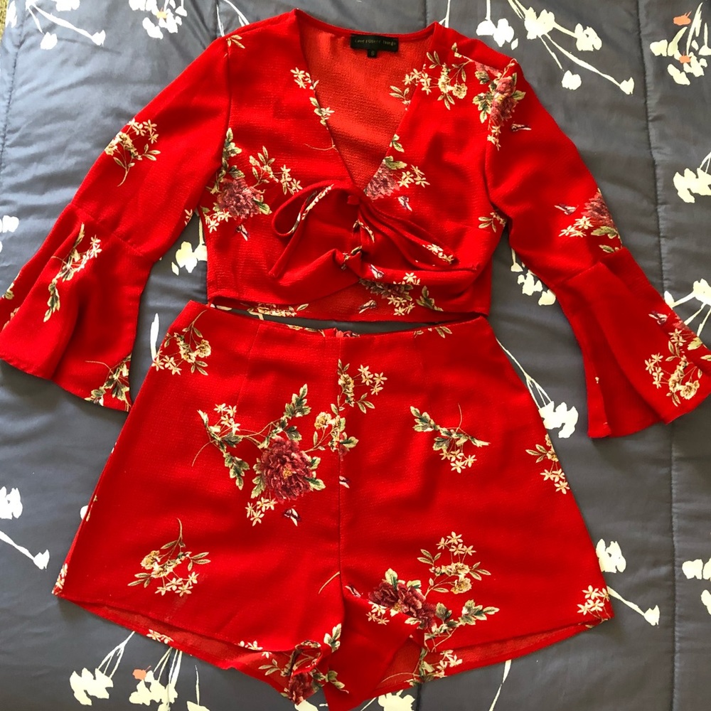 Floral two piece set🌸🌼🌹